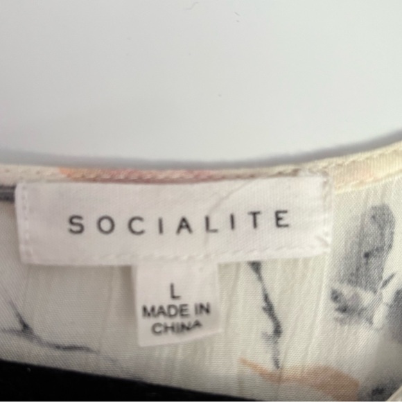 Socialite Cream Floral Cropped Blouse with Tie Detail - Picture 3 of 4